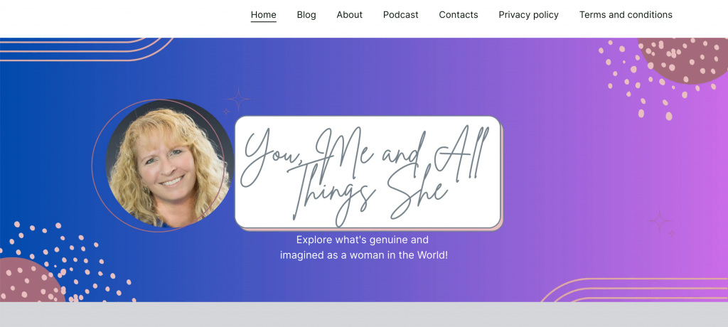 Sitio web del podcast You, Me, and All Things She